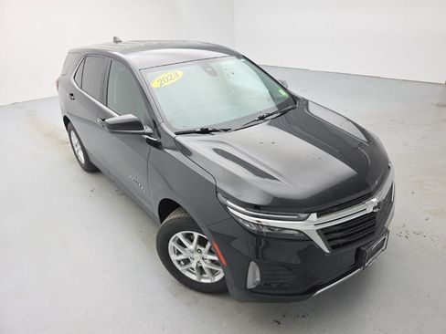 Used 2023 Chevrolet Equinox LT AWD/4WD image 2