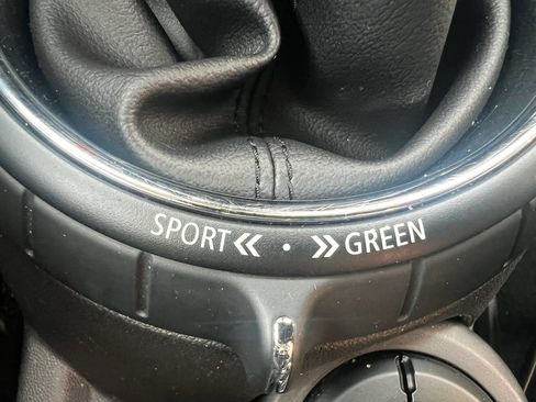 Used 2015 MINI Cooper S w/ Park Assistant Package FWD image 43