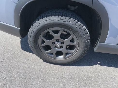 Used 2025 Honda Pilot TrailSport image 9