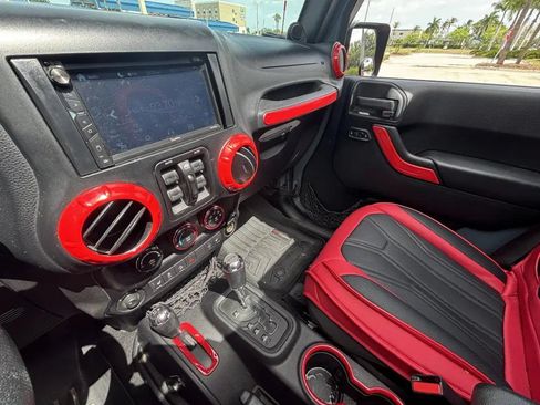 Used 2014 Jeep Wrangler Unlimited Sahara AWD/4WD image 14