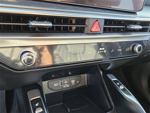 New 2025 Kia Sorento S image 19