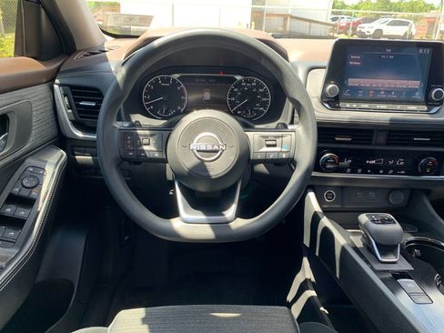 Used 2023 Nissan Rogue SV AWD/4WD image 17