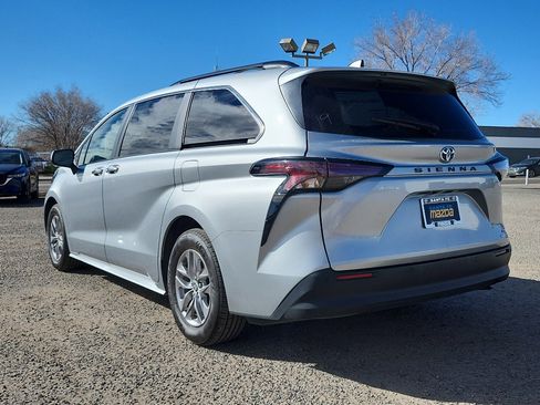 Used 2024 Toyota Sienna XLE image 8