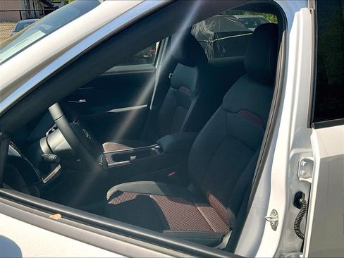 New 2025 Nissan Kicks SR FWD image 10