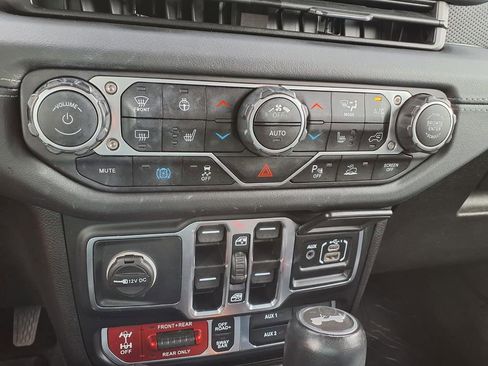 Used 2024 Jeep Wrangler Unlimited Rubicon 4xe AWD/4WD image 35