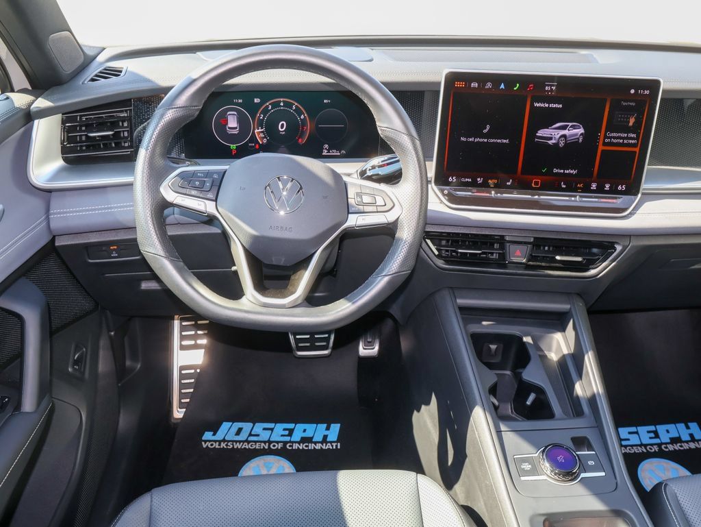 Used 2025 Volkswagen Tiguan SE R-Line AWD/4WD image 18