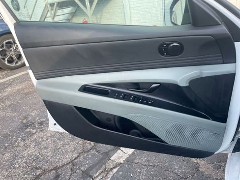 Used 2025 Hyundai Elantra Limited image 20