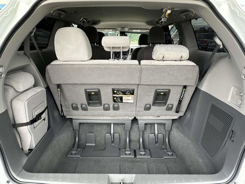 Used 2020 Toyota Sienna LE FWD image 29