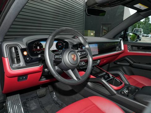 Certified 2025 Porsche Cayenne E-Hybrid AWD/4WD image 4