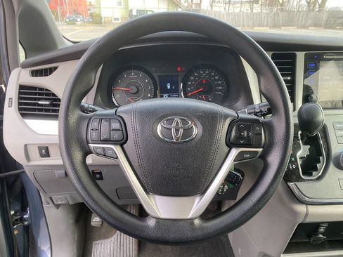 Used 2016 Toyota Sienna LE image 15