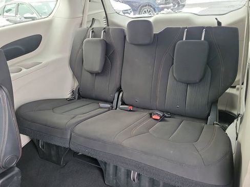 Used 2017 Chrysler Pacifica Touring image 28