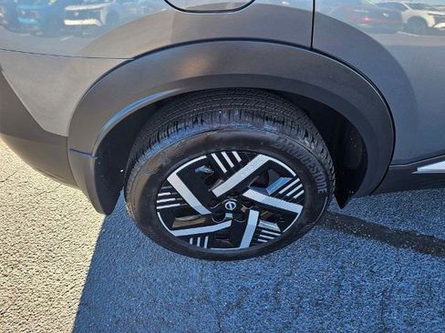 Certified 2025 Nissan Kicks SV image 9