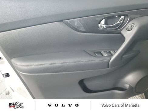 Used 2017 Nissan Rogue SV FWD image 19
