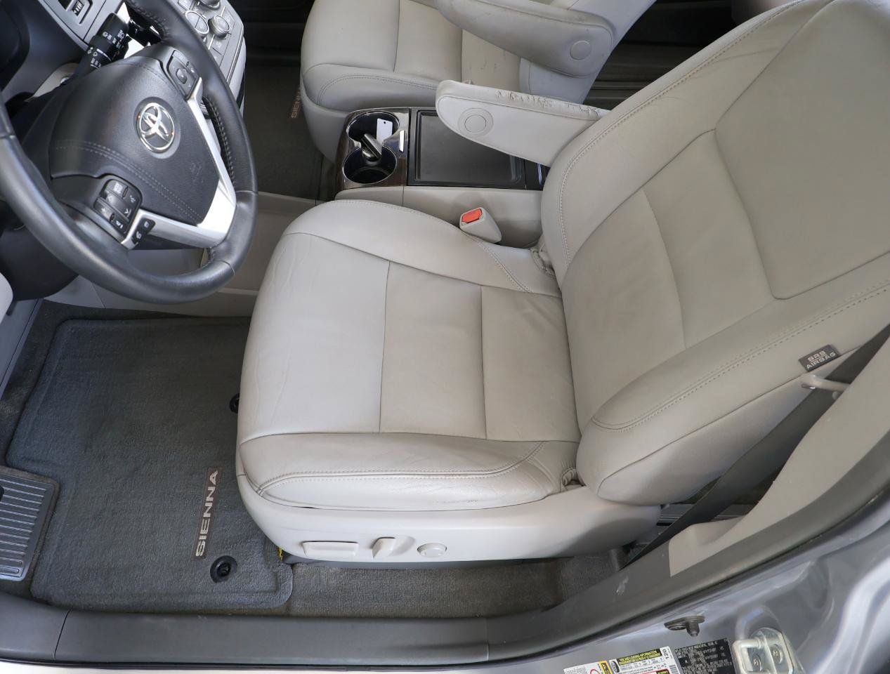 Used 2015 Toyota Sienna XLE FWD image 44