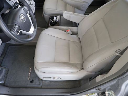 Used 2015 Toyota Sienna XLE FWD image 44