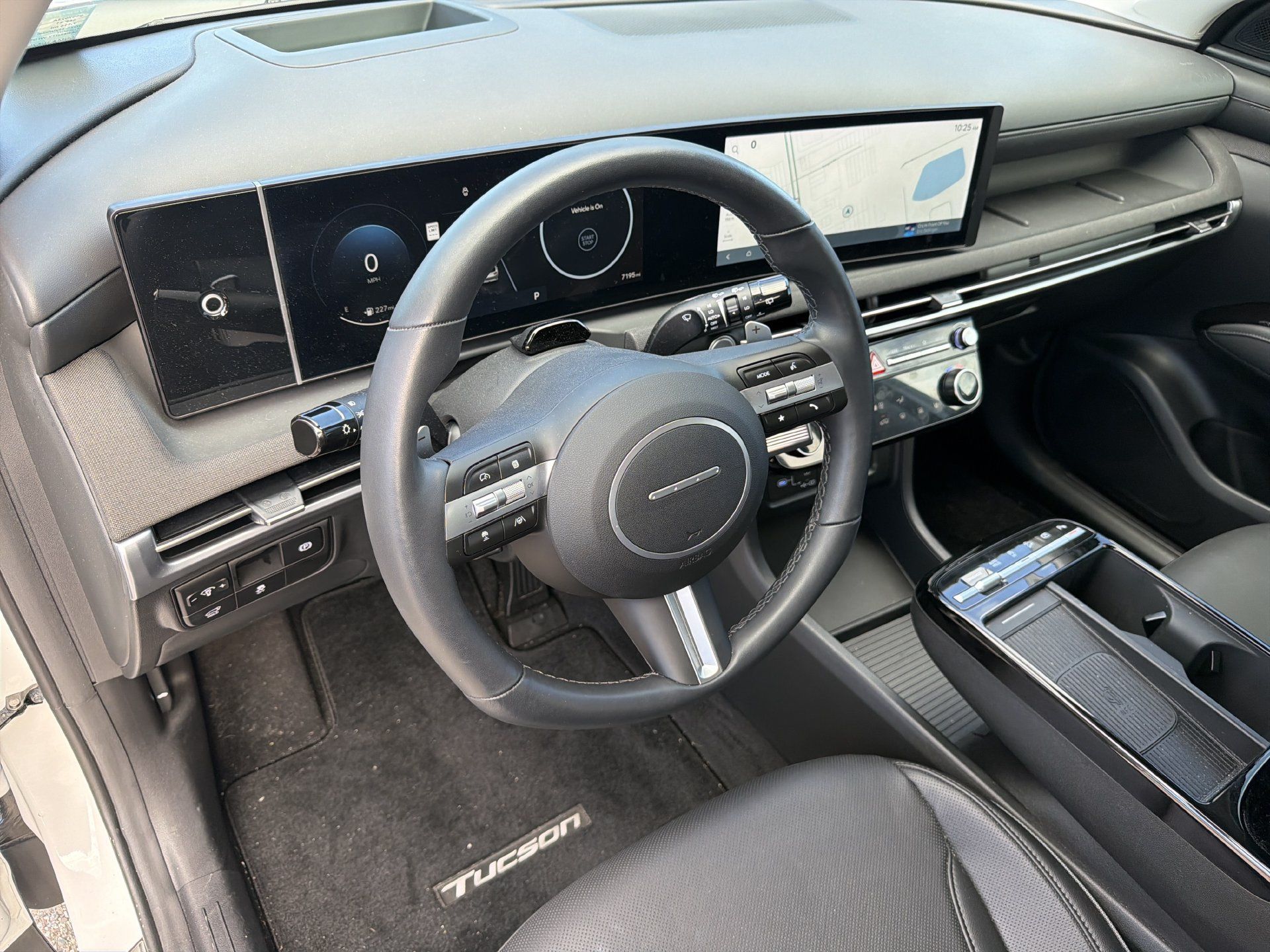 Used 2025 Hyundai Tucson Limited FWD image 16
