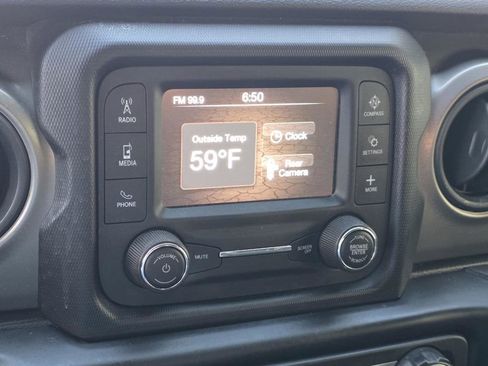 Used 2021 Jeep Gladiator Sport image 14