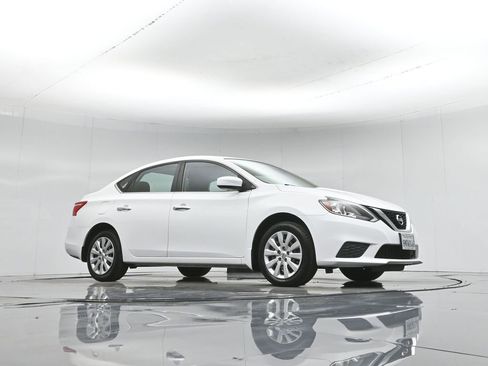 Used 2019 Nissan Sentra S FWD image 4