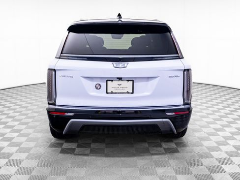 New 2026 Cadillac Vistiq Sport w/ LPO, Floor Liner Package AWD/4WD image 5