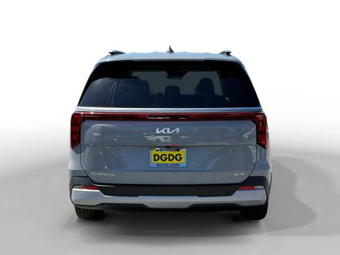 New 2026 Kia Carnival EX FWD image 4