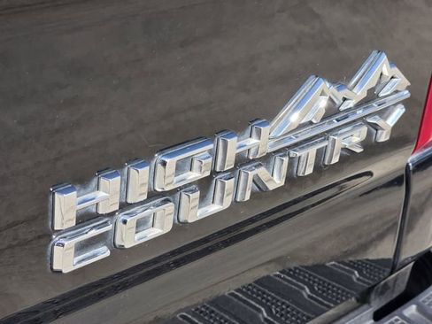 Used 2023 Chevrolet Silverado 2500 High Country w/ Z71 Off-Road Package AWD/4WD image 9