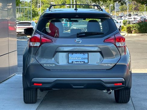 Used 2019 Nissan Kicks SR w/ SR Premium Package FWD image 4