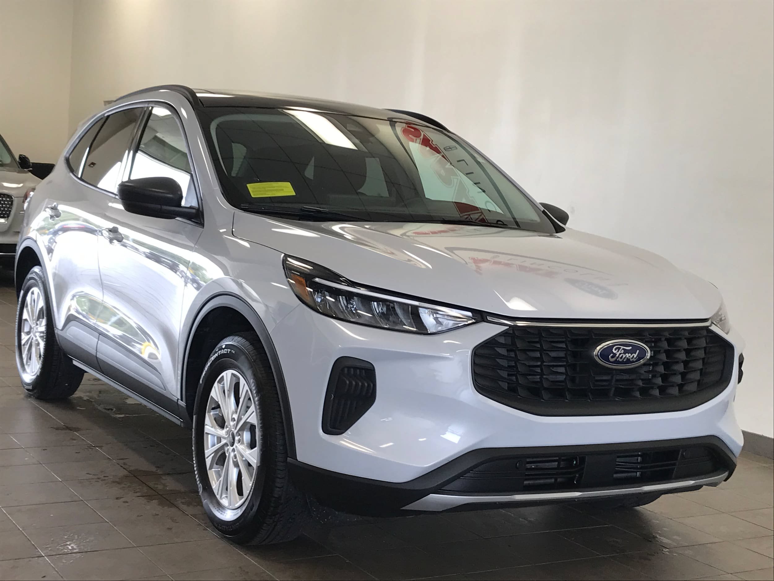 Used 2026 Ford Escape Active w/ Active Premium Tech Pack AWD/4WD image 2