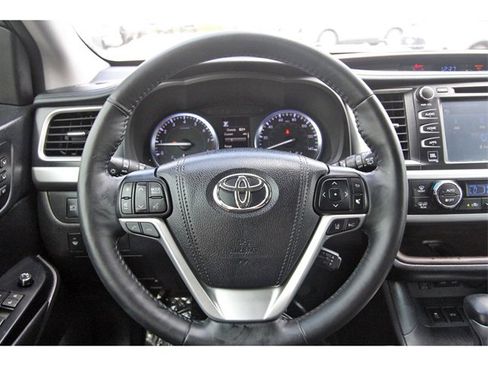 Used 2018 Toyota Highlander Limited Platinum image 15
