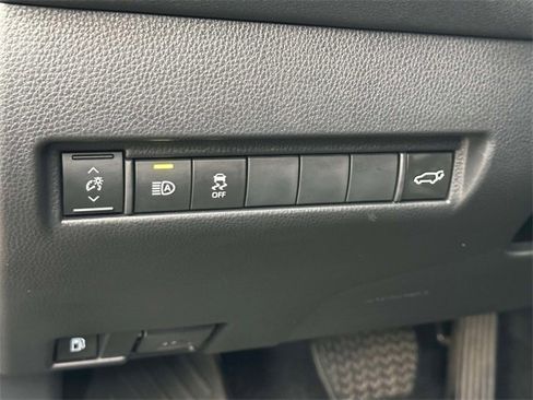 Used 2023 Toyota Venza LE image 20