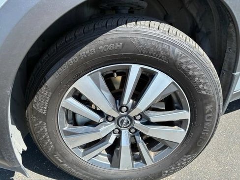 Certified 2024 Nissan Pathfinder SL w/ Black Appearance Package FWD image 10
