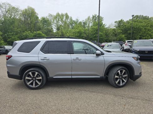 Used 2023 Honda Pilot Elite image 11