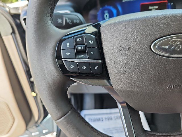 Used 2024 Ford Explorer Platinum w/ Technology Package AWD/4WD image 19