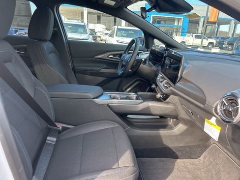 New 2026 Chevrolet Equinox EV LT image 31