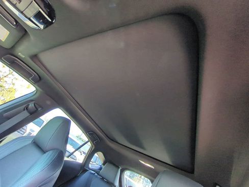 Used 2024 Toyota Venza Limited image 19