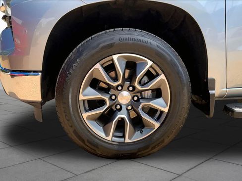 Certified 2024 Chevrolet Silverado 1500 LT w/ Z71 Off-Road Package AWD/4WD image 11