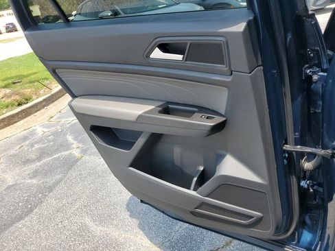 Certified 2023 Volkswagen Atlas Cross Sport SE w/ Panoramic Sunroof Package FWD image 19