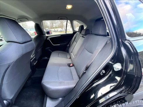 Used 2022 Toyota RAV4 LE image 15