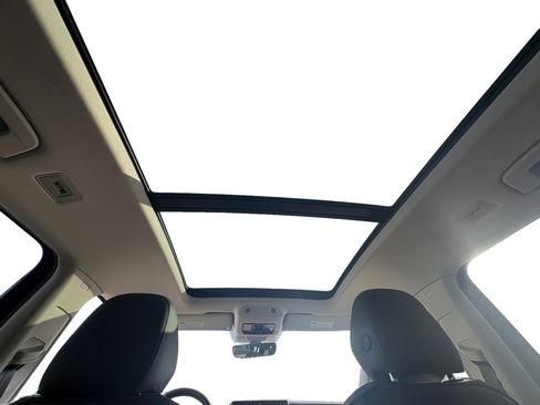 New 2025 Volkswagen Tiguan SE image 6