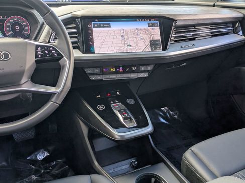 Used 2024 Audi Q4 e-tron Prestige image 9