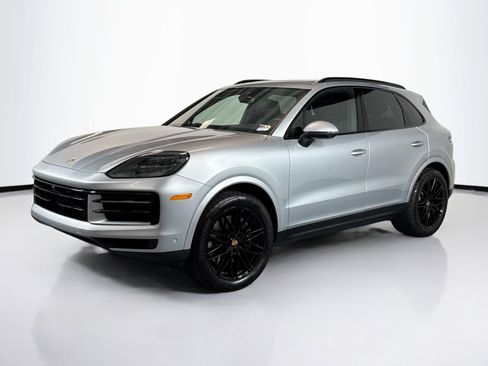 Used 2025 Porsche Cayenne image 1