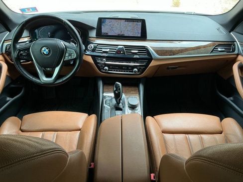 Used 2020 BMW 530i xDrive w/ Premium Package image 12