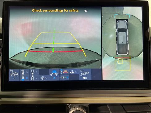 Certified 2025 Toyota Tacoma TRD Off-Road image 21