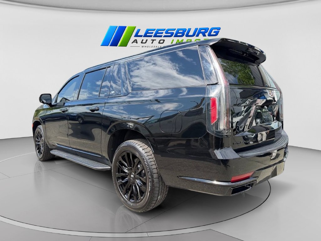 Used 2022 Cadillac Escalade ESV Luxury AWD/4WD image 4