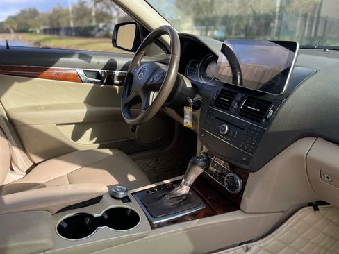 Used 2009 Mercedes-Benz C 300 Sedan image 23