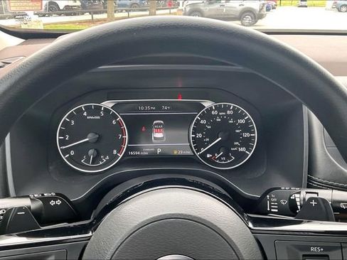 Used 2023 Nissan Rogue SV FWD image 18
