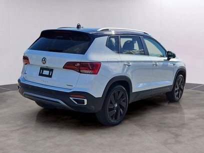 Certified 2023 Volkswagen Taos SE w/ Panoramic Sunroof Package