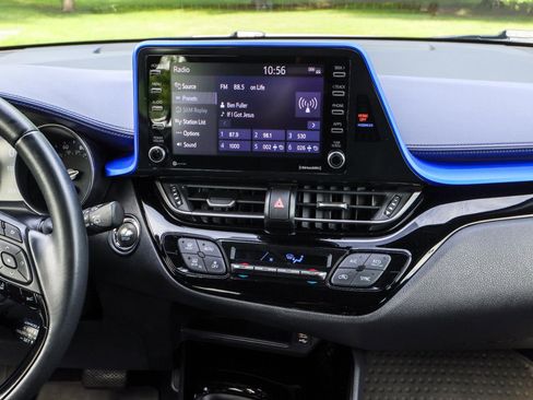 Used 2020 Toyota C-HR XLE FWD image 26