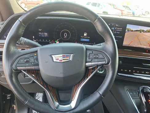 Used 2022 Cadillac Escalade Premium Luxury image 21