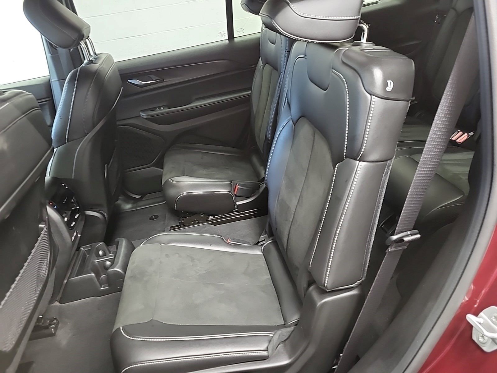 Used 2025 Jeep Grand Cherokee L Laredo AWD/4WD image 9