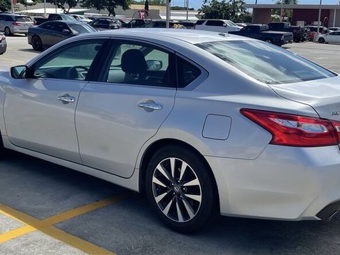 Used 2017 Nissan Altima 2.5 SV FWD image 3